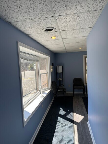More Photos Of 12 Parmenter Rd, Londonderry Medical For Lease
