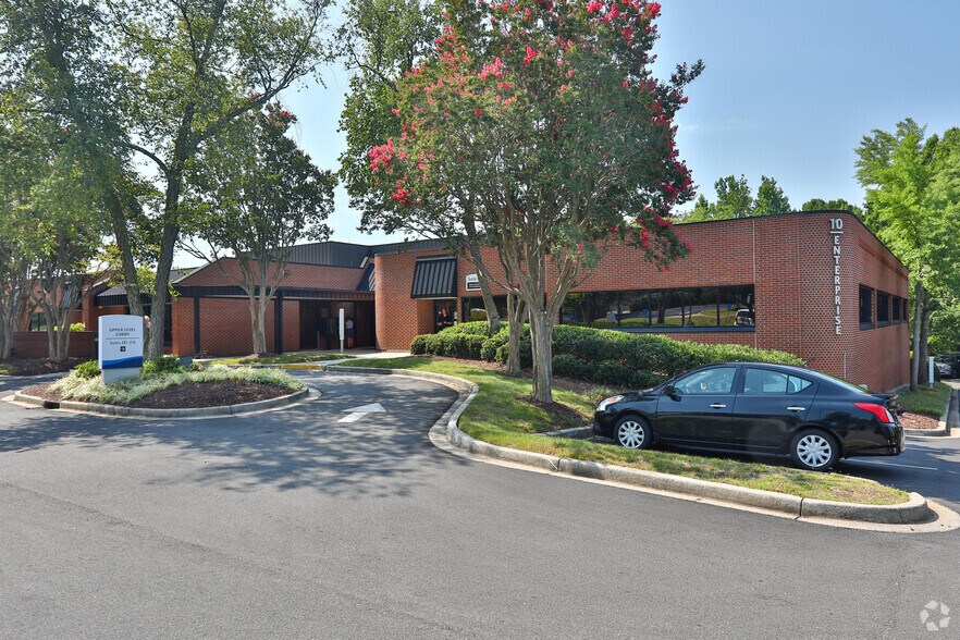 More Photos Of 10 Enterprise Blvd, Greenville Medical For Lease