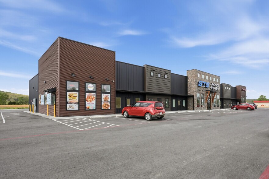 More Photos Of 2355 Center St, Fayetteville Storefront For Lease