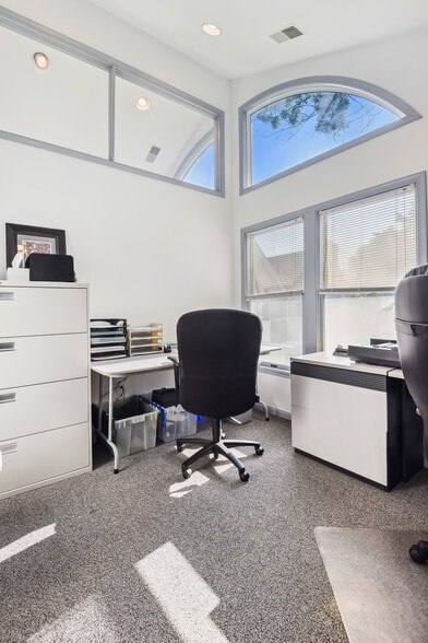 More Photos Of 10520 Warwick Ave, Fairfax Medical For Sale