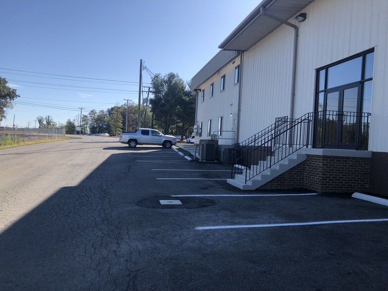 More Photos Of 22311 Shaw Rd, Sterling Office For Lease