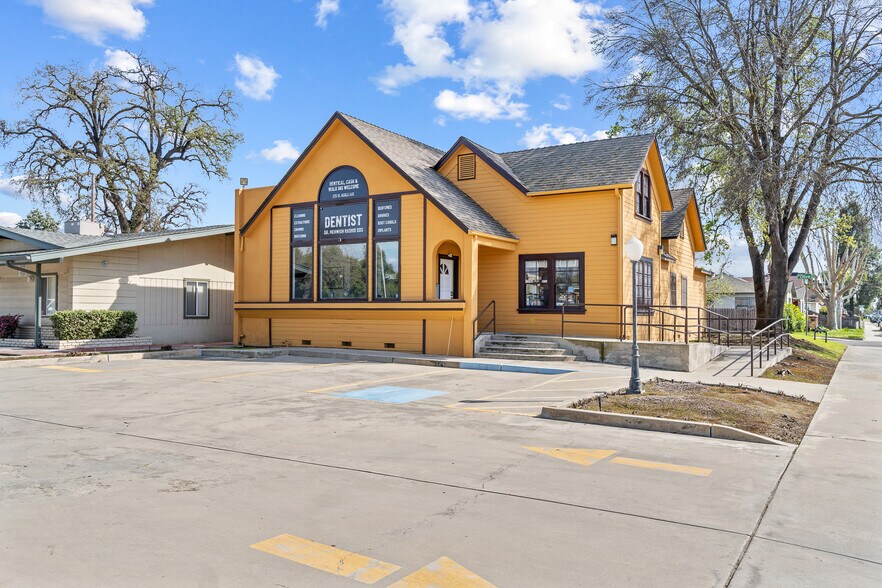 Primary Photo Of 235 W Noble Ave, Visalia Medical For Sale