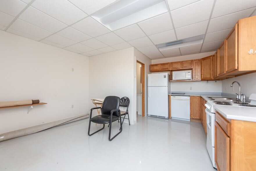 More Photos Of 13603 38th St SW, Belfield Flex For Lease