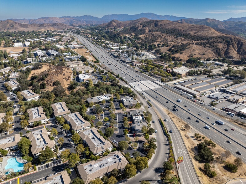 More Photos Of 29105-29125 Canwood St, Agoura Hills Restaurant For Lease