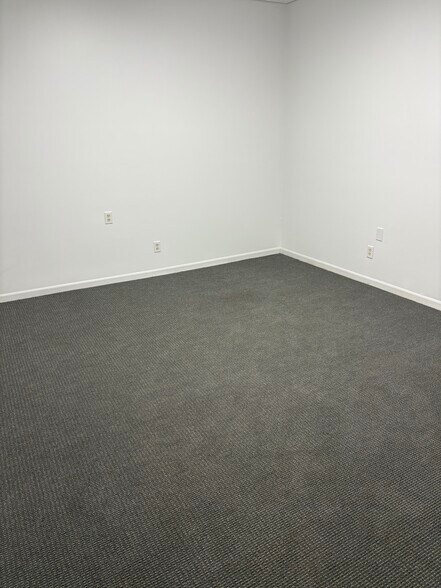 More Photos Of 6208-6222 Covington Rd, Fort Wayne Freestanding For Lease