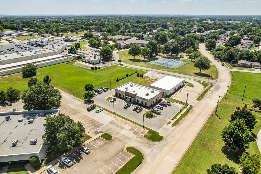 More Photos Of 1013 W Ithica St, Broken Arrow Medical For Sale