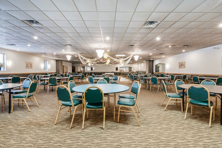 More Photos Of 425 Ridge Rd, Newton Falls Restaurant For Sale