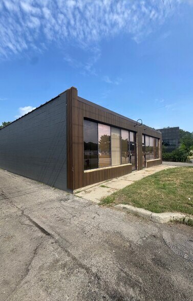 More Photos Of 23389-23391 Telegraph Rd, Southfield Freestanding For Lease