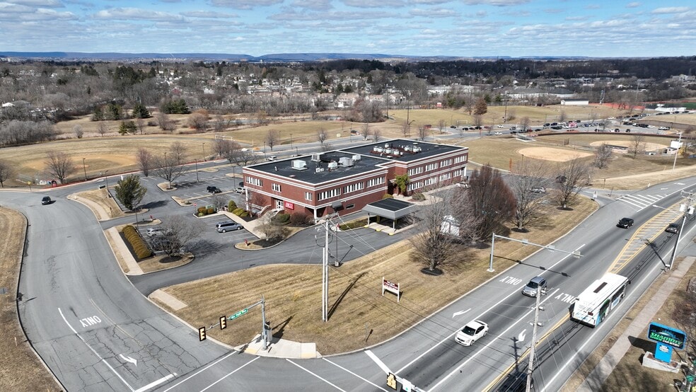 More Photos Of 2925 William Penn Hwy, Easton Office For Lease