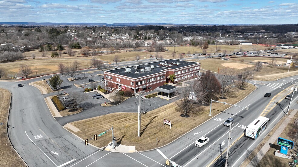 More Photos Of 2925 William Penn Hwy, Easton Office For Lease