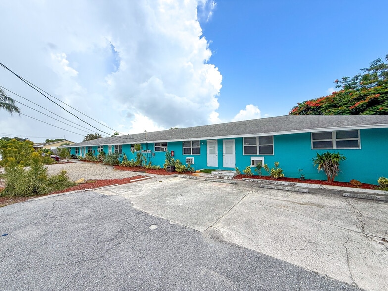 Primary Photo Of 1845 Dillone Ln, North Palm Beach Apartments For Sale