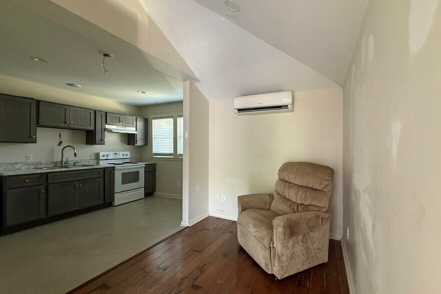More Photos Of 103 N High St, Franklin Office Residential For Sale