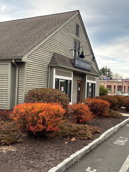 More Photos Of 9 Avonwood Rd, Avon Freestanding For Lease