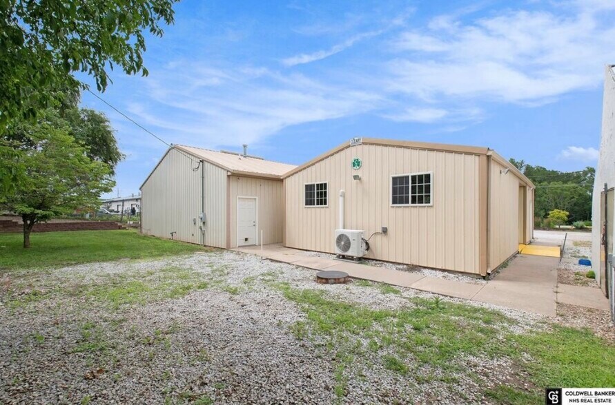 More Photos Of 113 Rock Bluff Rd, Plattsmouth Garden Center For Sale