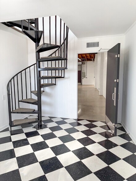 More Photos Of 6819 West Blvd, Inglewood Warehouse For Lease