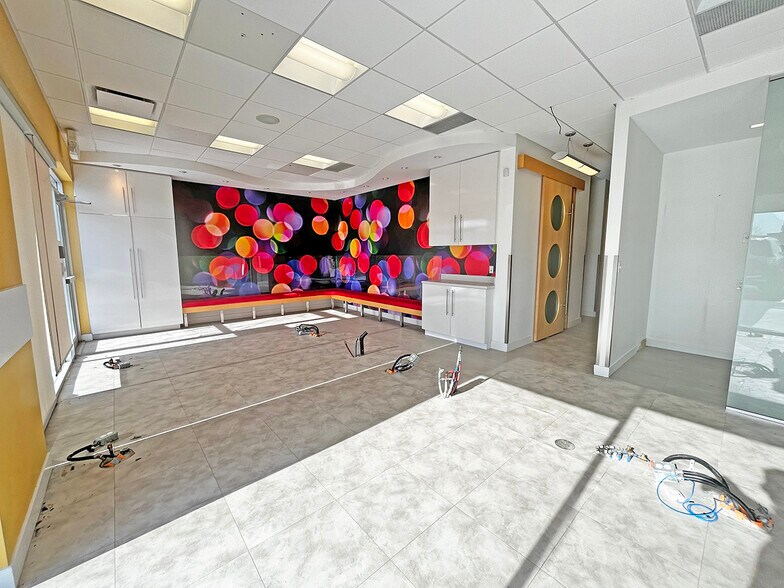 More Photos Of 3383 26th Ave NE, Calgary Unknown For Lease