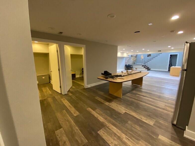 More Photos Of 687-689 N Milwaukee Ave, Chicago Apartments For Lease