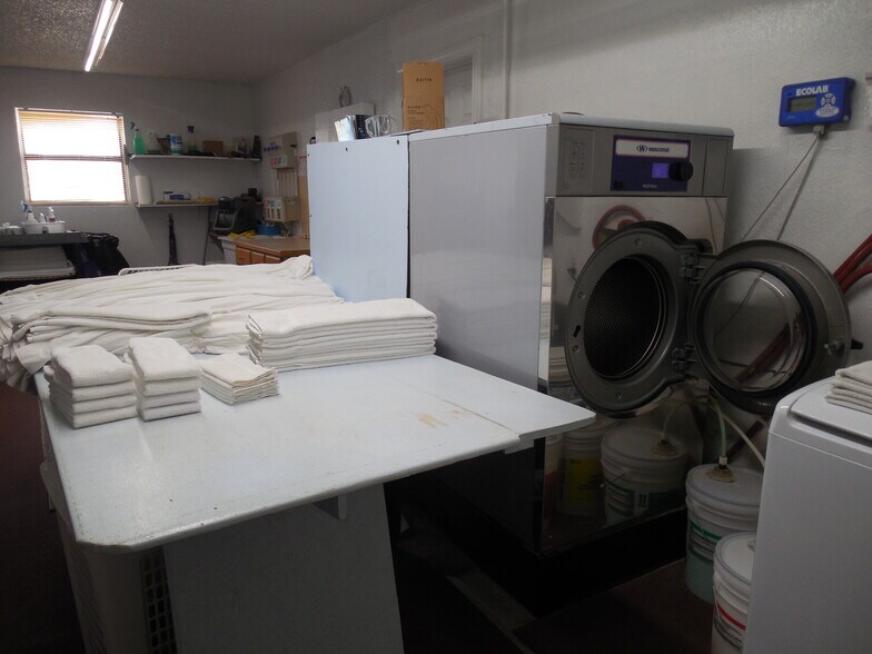 More Photos Of 10226 S 81 Hwy, Waukomis Hotel For Sale