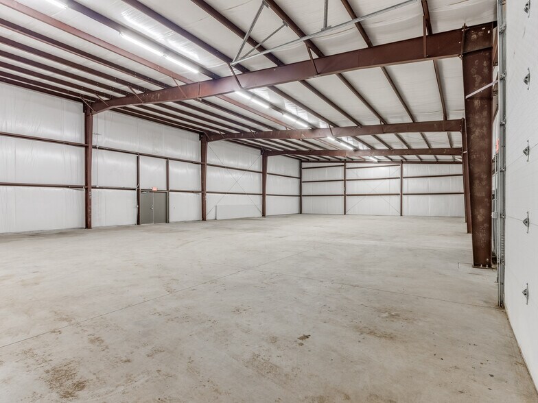 More Photos Of 18608 NE 23rd St, Harrah Light Distribution For Lease