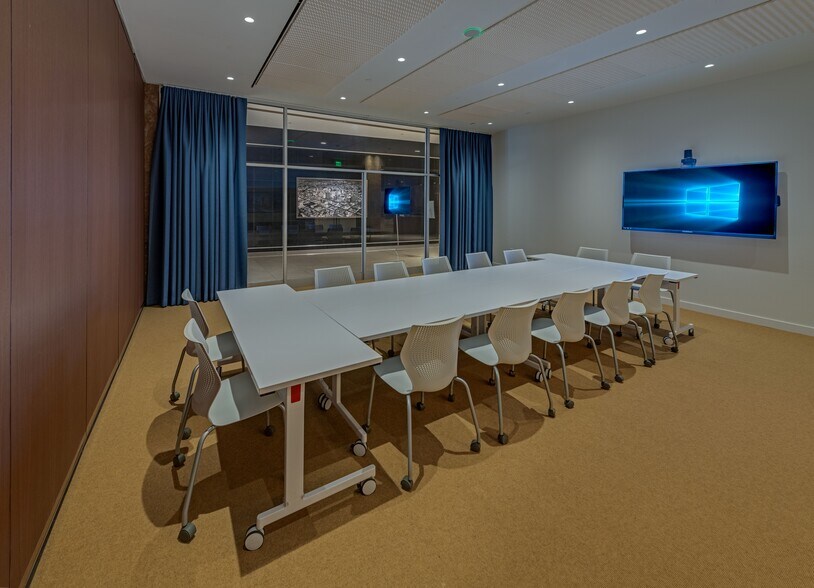 More Photos Of 919 Milam St, Houston Office For Sale