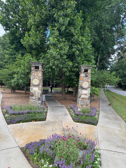 More Photos Of 440 S Peachtree St, Norcross Loft Creative Space For Lease