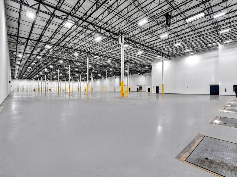 More Photos Of 25 Colony Rd, Jersey City Warehouse For Lease