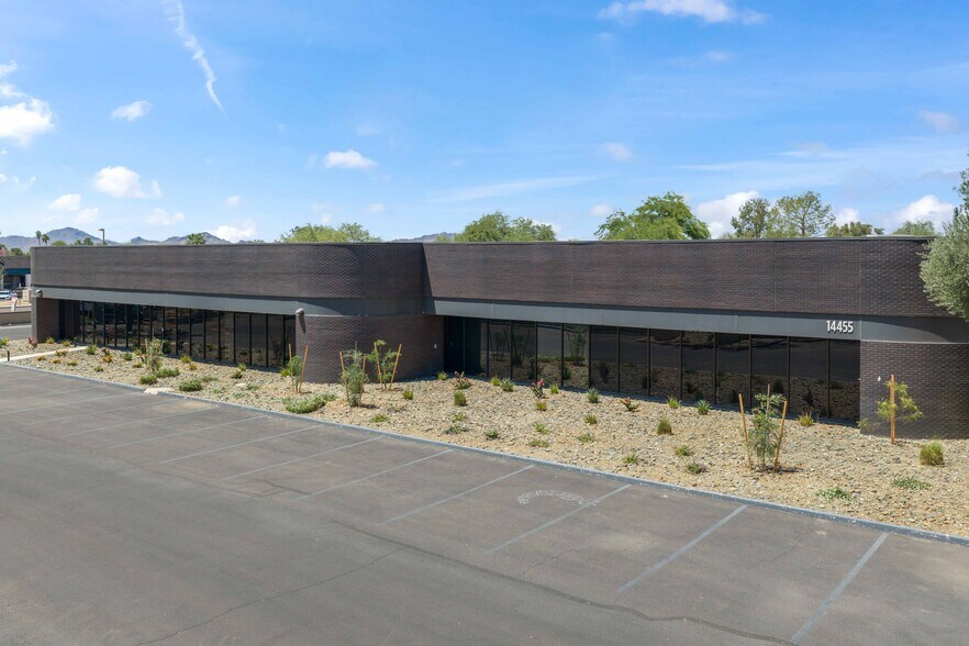 More Photos Of 14455 N Hayden Rd, Scottsdale Light Distribution For Sale
