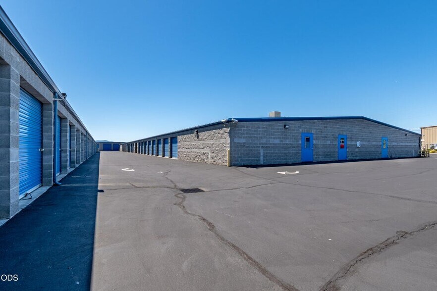 More Photos Of 1060 Dillon Way, Central Point Self Storage For Sale