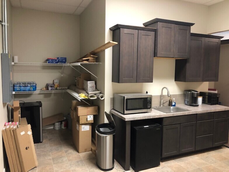 More Photos Of 2201 W Nob Hill Blvd, Yakima Freestanding For Lease