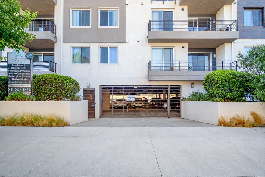 More Photos Of 11900 Courtleigh Dr, Los Angeles Apartments For Sale