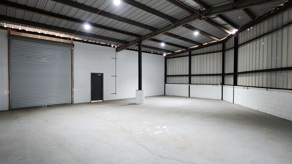 More Photos Of 3650 N 40th Ave, Phoenix Warehouse For Lease