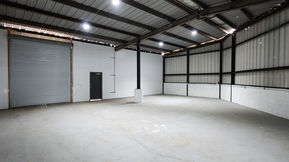 More Photos Of 3650 N 40th Ave, Phoenix Warehouse For Sale