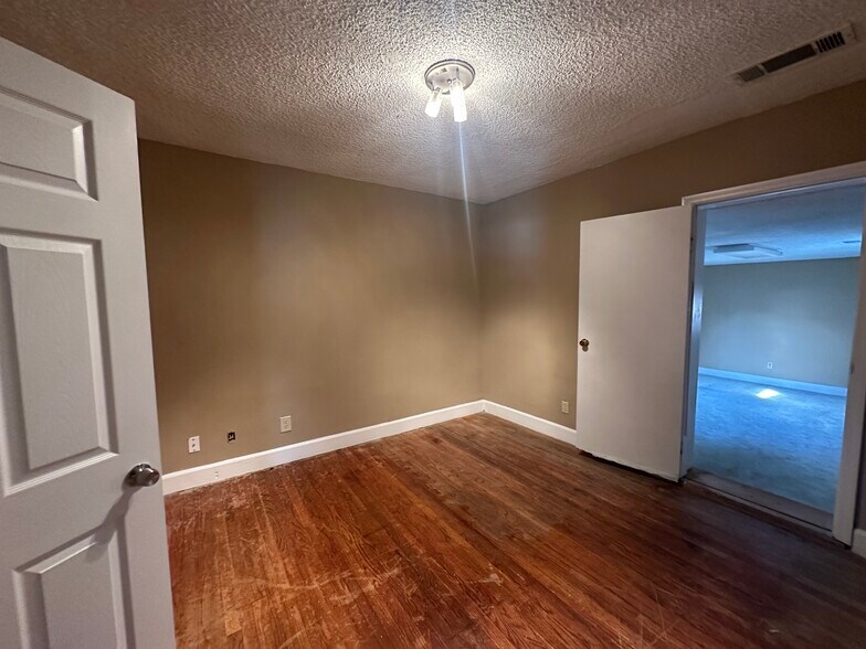 More Photos Of 3818 Summer Ave, Memphis Freestanding For Sale