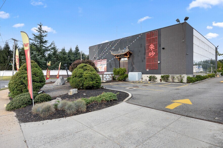 More Photos Of 45 Carmans Rd, Massapequa Restaurant For Sale