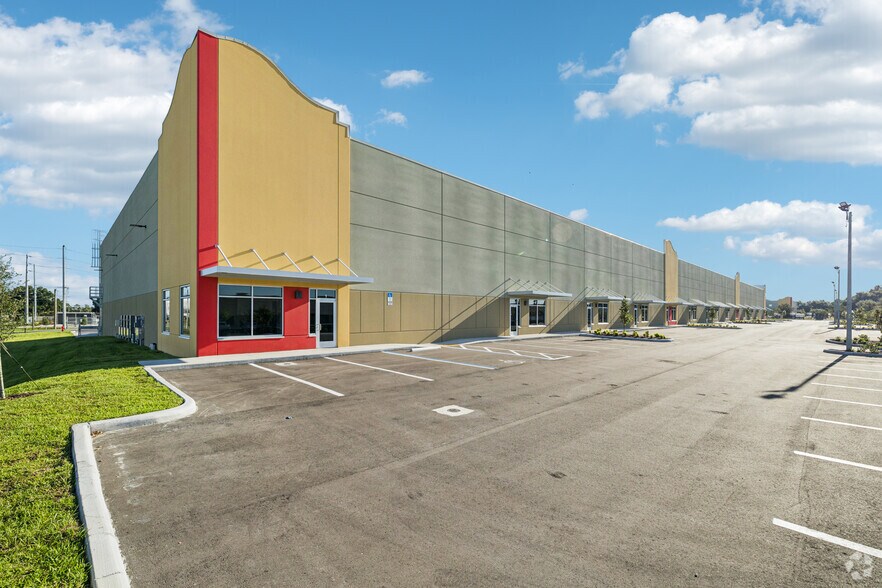 More Photos Of 3955 Anchuca Dr, Lakeland Industrial For Lease