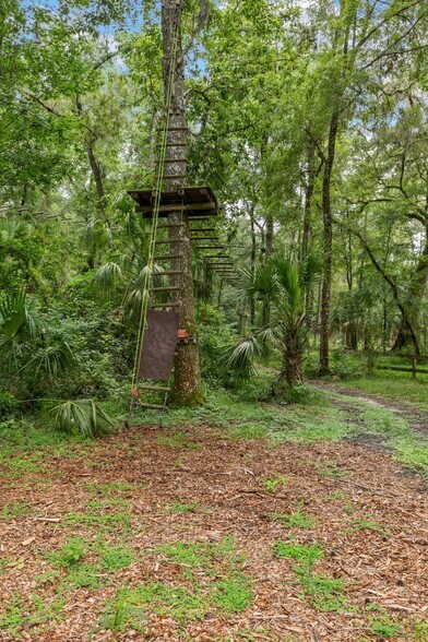 More Photos Of 6440 Cedar Ln, Brooksville Sports And Entertainment For Sale