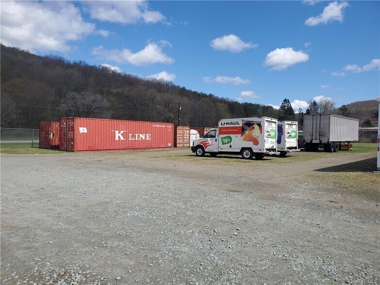 More Photos Of 206 Service Rd, Parksville Office For Sale