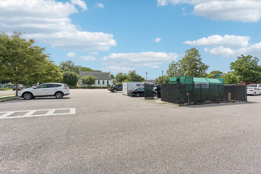More Photos Of 95 Love Ln, Mattituck Freestanding For Sale