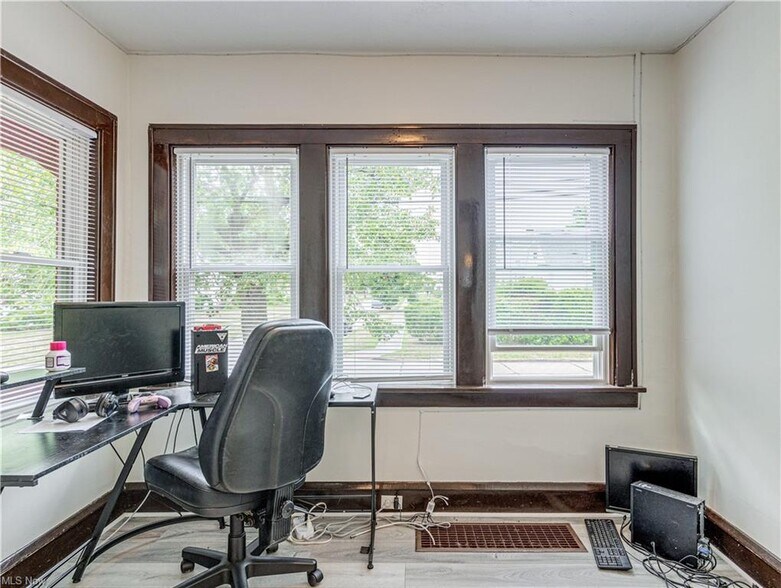 More Photos Of 5521 W 48th St, Parma Apartments For Sale