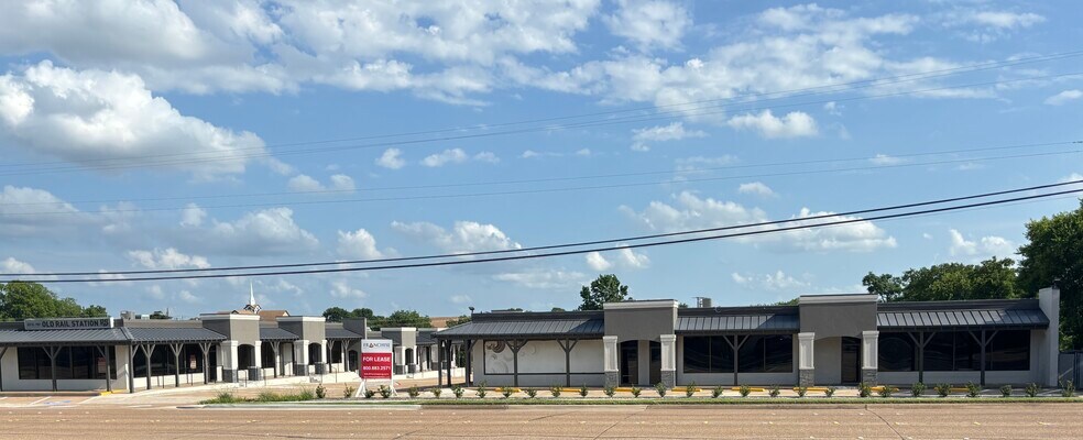 More Photos Of 202 W Center St, Duncanville Freestanding For Lease