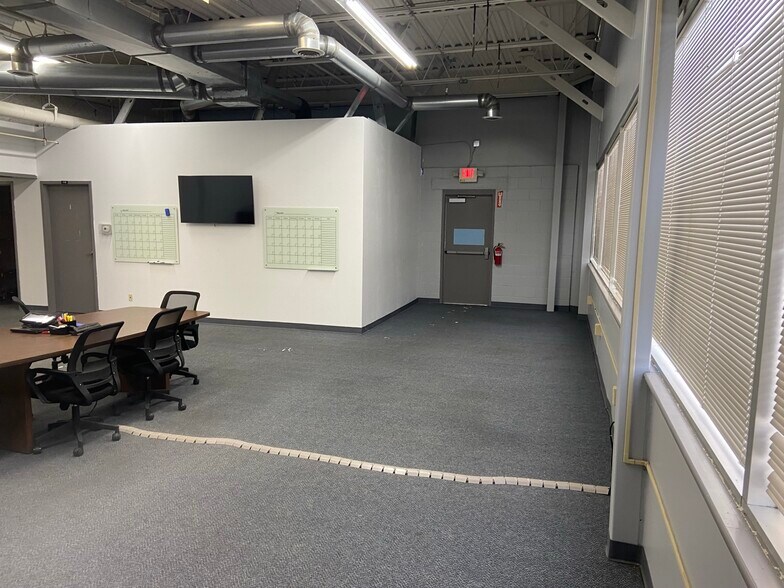 More Photos Of 3821 Industrial Blvd, Indianapolis Light Distribution For Sale