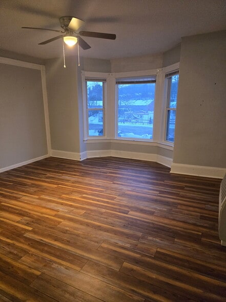 More Photos Of 12 Middle St, Lancaster Storefront Retail Residential For Sale