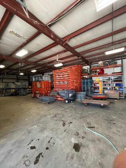More Photos Of 1985 Oakland Park Ave, Columbus Warehouse For Lease