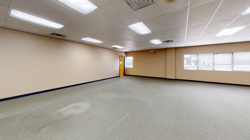 More Photos Of 950 Starvue Dr NW, Cleveland Office For Sale