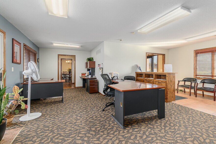 More Photos Of 9340 Parallel Pky, Kansas City Office For Sale