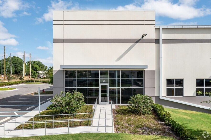 More Photos Of 12668 Hancock Rd, Clermont Warehouse For Lease