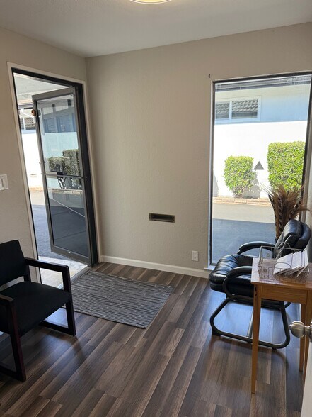 More Photos Of 425 E Center St, Manteca Office Residential For Lease