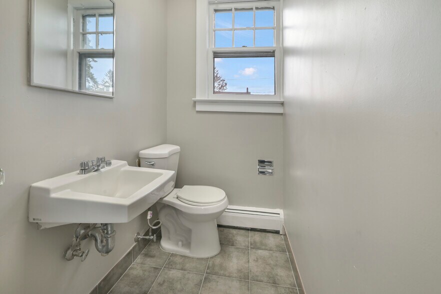 More Photos Of 295 Montgomery St, Bloomfield Office For Lease