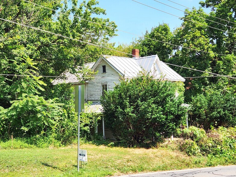 More Photos Of 26500 Clarksburg Rd, Damascus Storefront Retail Residential For Sale