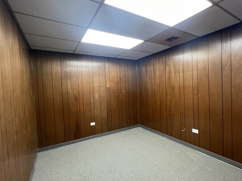 More Photos Of 900 E Hartford Ave, Ponca City Medical For Lease